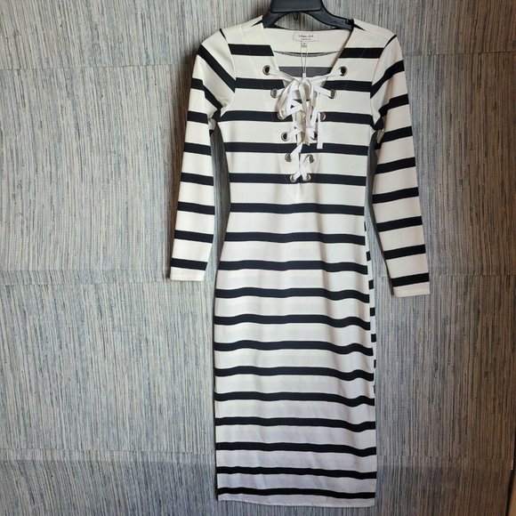 Urban Girl Dresses & Skirts - NWT Urban Girl Corset Front Long Sleeve V Neck Side Slit Striped Midi Dress Sz M